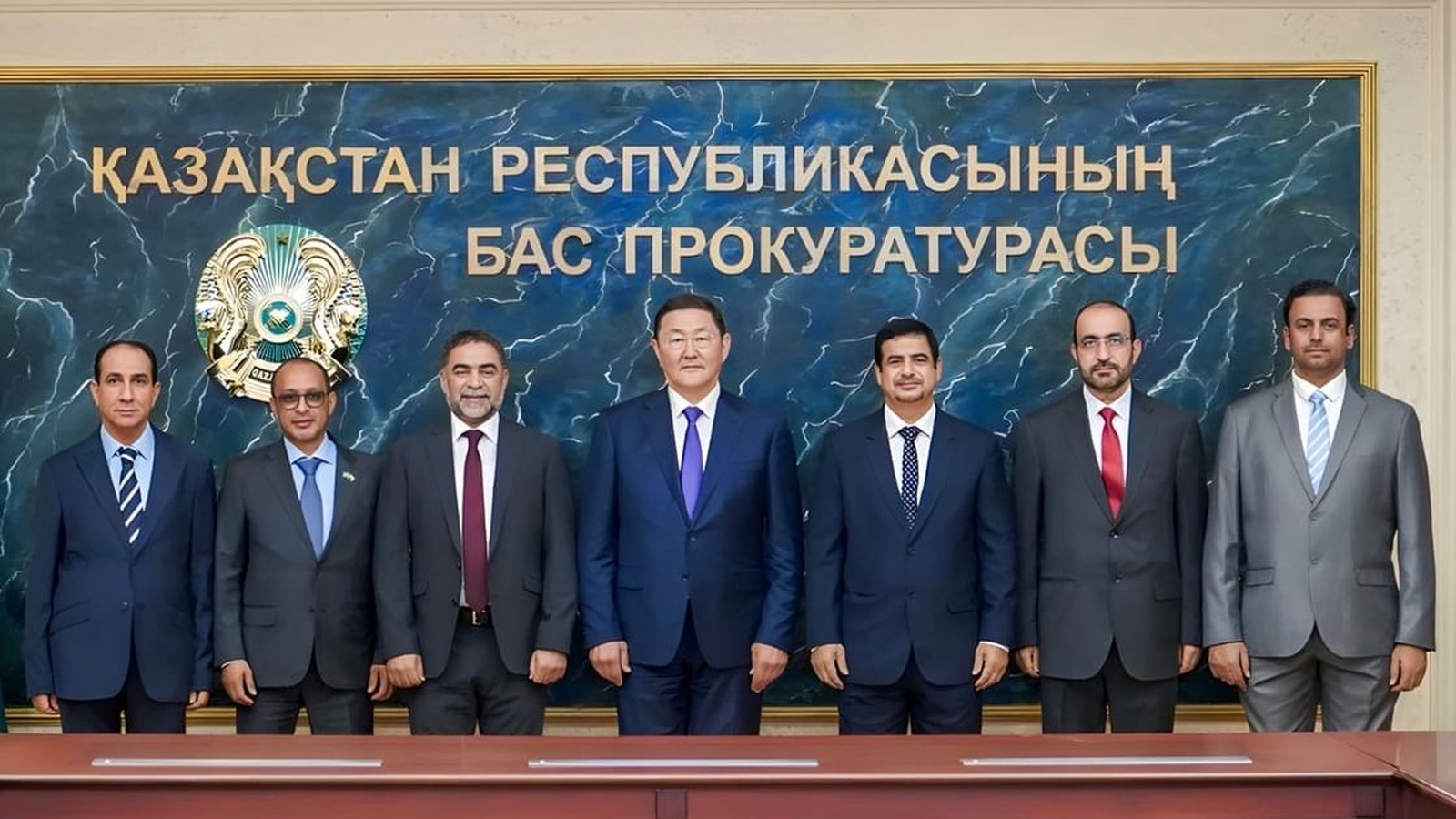وفد دائرة القضاء في أبوظبي ومدعي عام كازاخستان يبحثان تعزيز التعاون القضائي