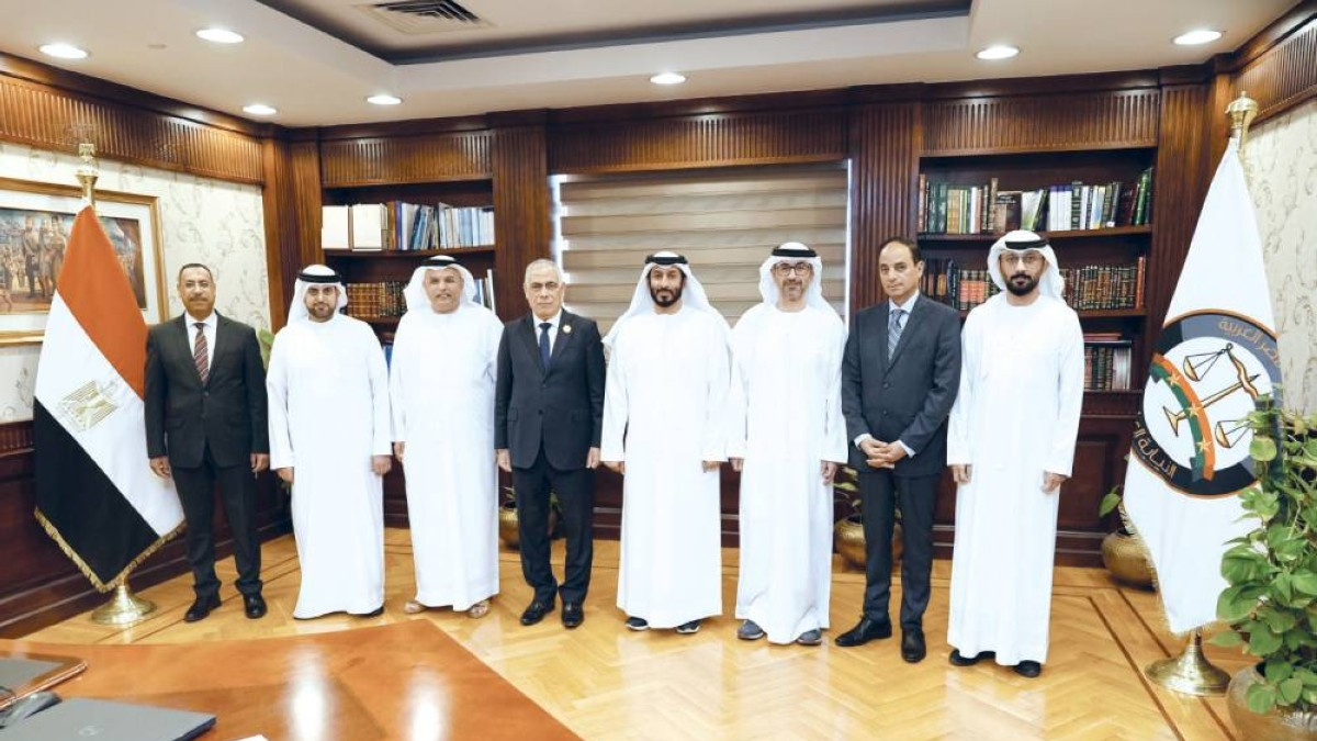 الإمارات ومصر تبحثان تعزيز التعاون القضائي